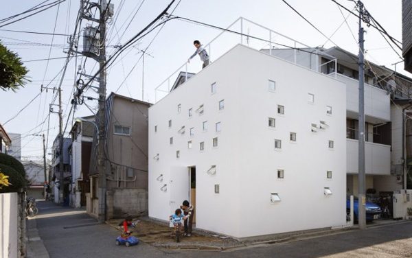 The Traditional and Modern Japanese Box House by Takeshi Hosaka Architects